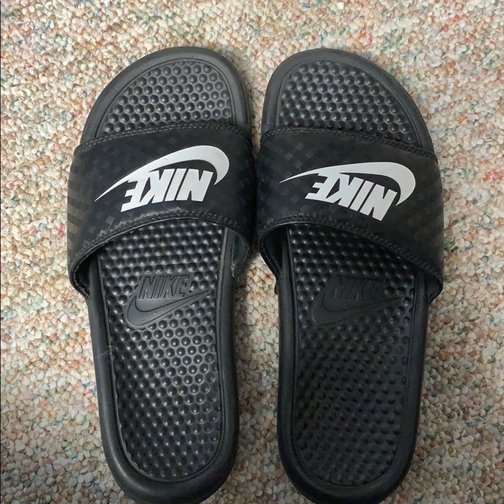 NIKE SLIDES